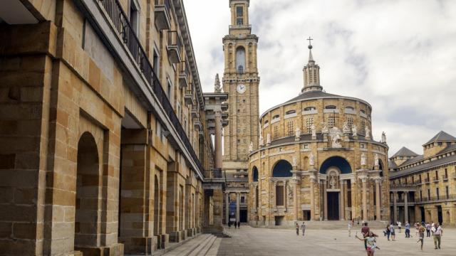 El edificio más grande de España está en Asturias y se puede visitar