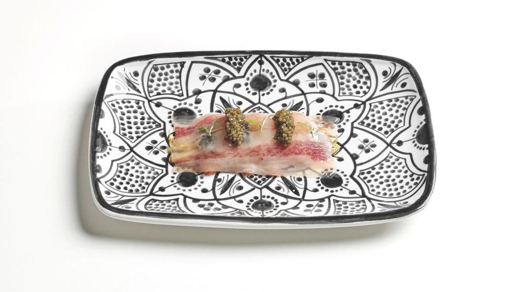 Gamba al natural, endivia, caviar, papada Joselito, especias del desierto y vinagre de PX