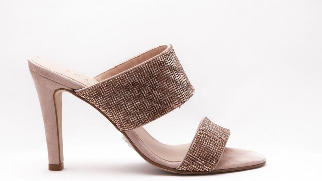 Zapato sofisticado y con un acabado chic y excelente.