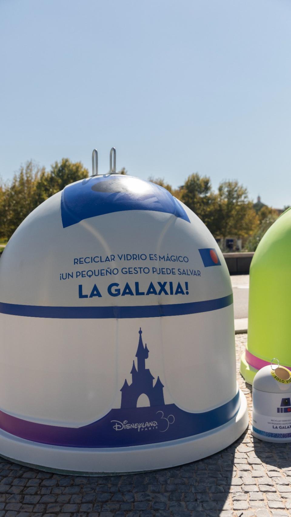 Uno de los nuevos contenedores de reciclaje de Disney.