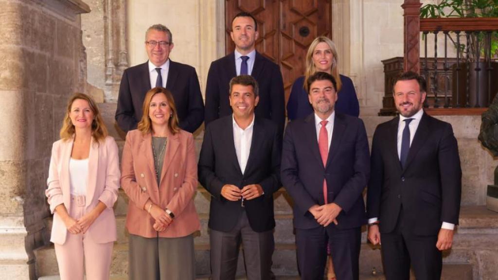 Foto de familia con los integrantes del nuevo Comité de Coordinación Autonómica y Local.