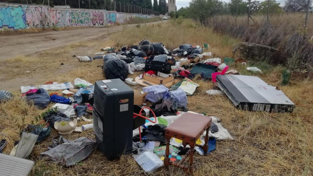 Una imagen de los escombros cerca de la ermita.