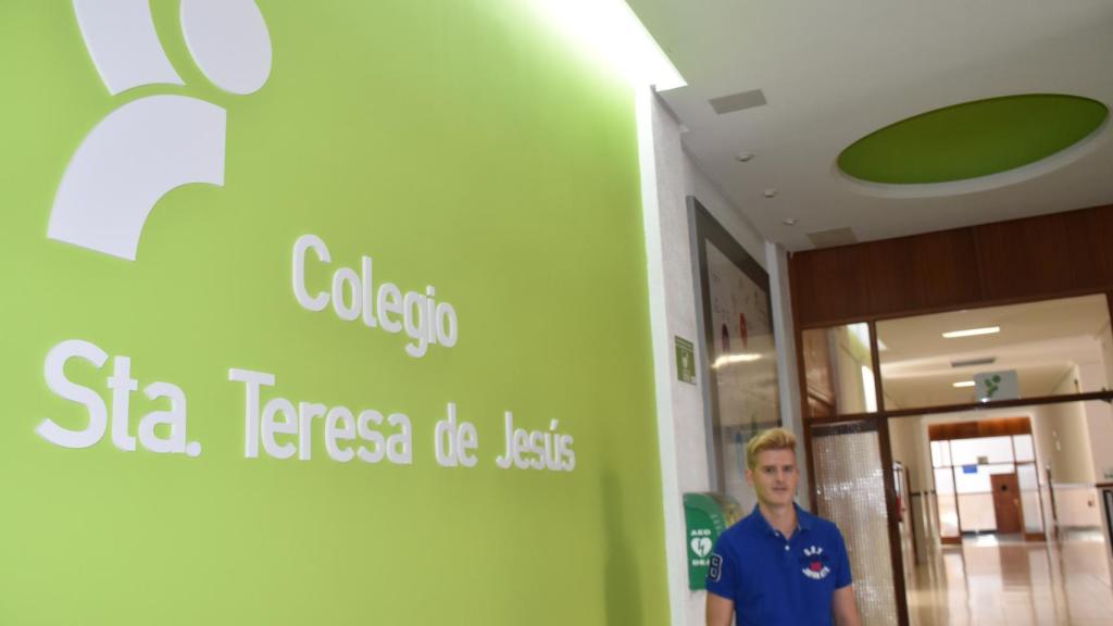 Gago en el colegio donde imparte clases
