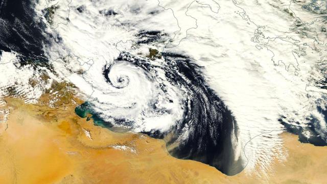 Un medicán captado por el satélite Aqua entre Túnez y Sicilia en 2014.