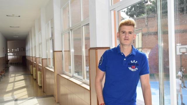 Nacho Gago posa en el colegio de las Teresianas de Valladolid