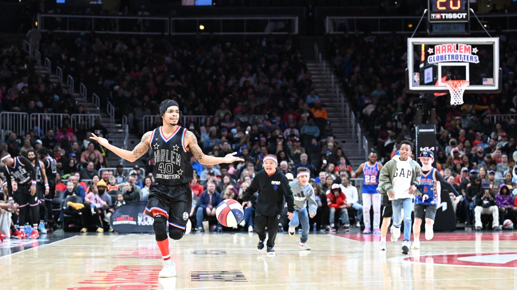 Los Harlem Globetrotters durante un partido de su gira por España en 2023
