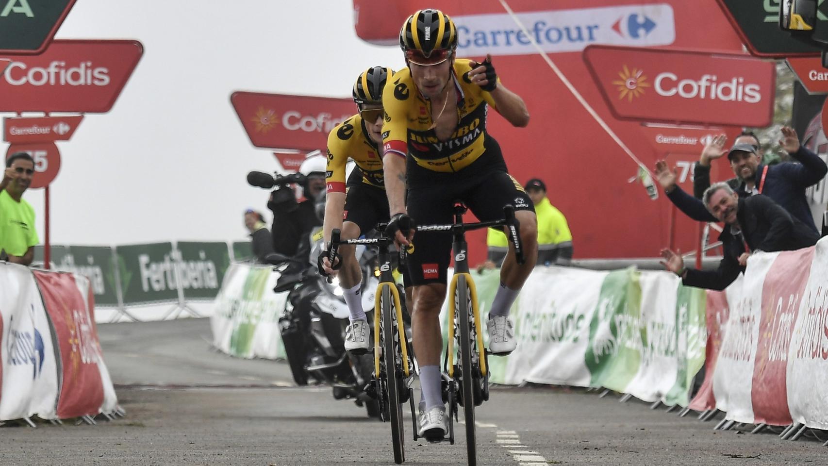 Roglic vence en la cima del Angliru y lidera el triplete del Jumbo Visma en la decimoséptima etapa.