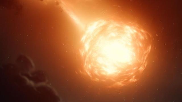 Brillante bola de fuego sobrevolando Andalucía
