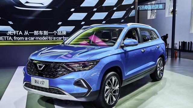 Un coche chino en una exposición.