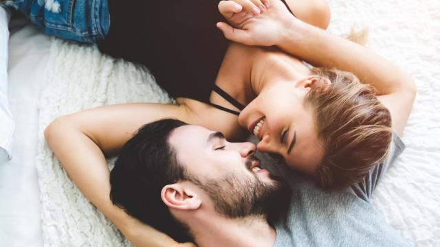 Las 3 señales para saber si un hombre comienza a enamorarse de mí.