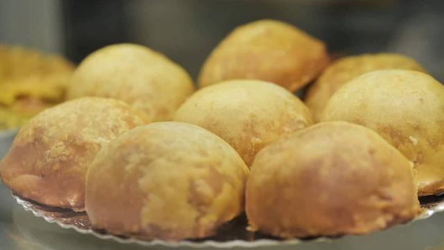 Los bollos preñaos que preparan Gloria y su hija.