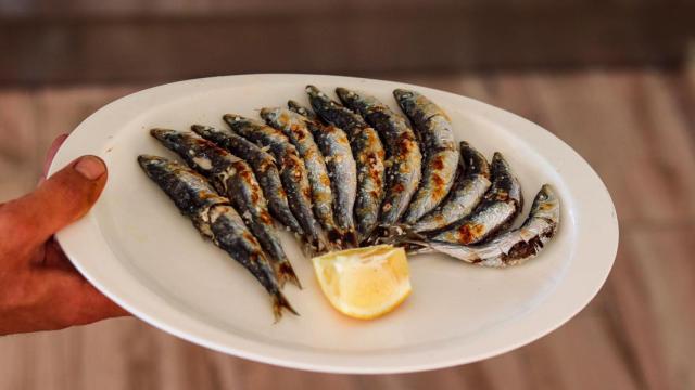 Un espeto de sardinas del chiringuito Avante Claro