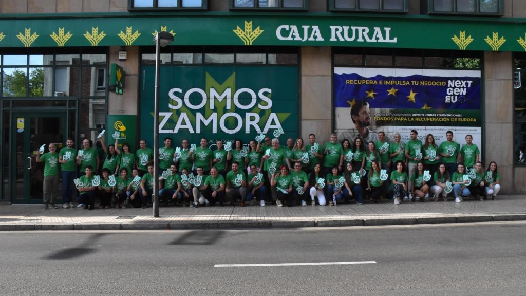 Foto de familia de Caja Rural de Zamora en su día solidario