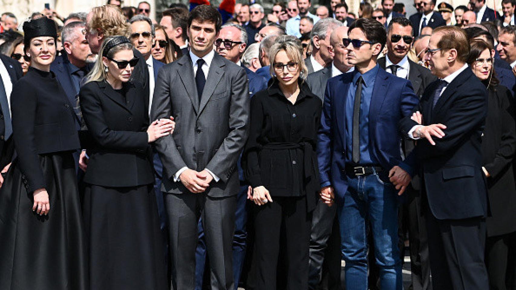 Eleonora, Barbara, Luigi, Marina y Pier Silvio.