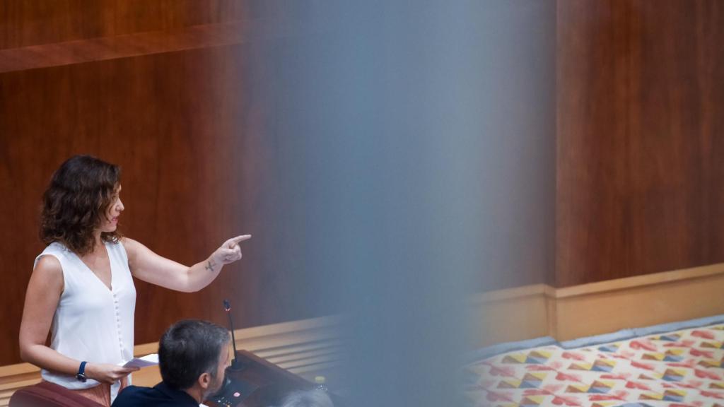 La presidenta de la Comunidad de Madrid, Isabel Díaz Ayuso,  durante el pleno de este jueves 14 de septiembre.