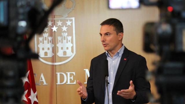 El secretario general del PSOE en Madrid, Juan Lobato, en la Asamblea de Madrid este jueves, 14 de septiembre.