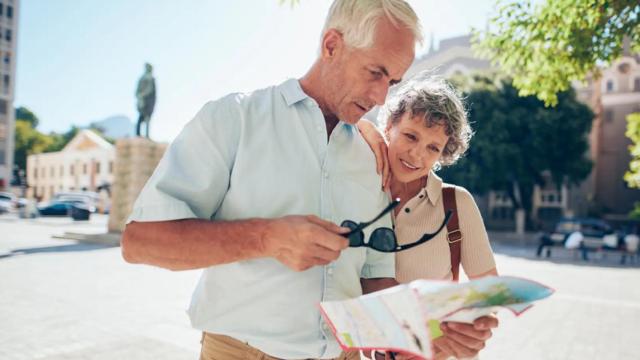 Dos jubilados durante uno de sus viajes