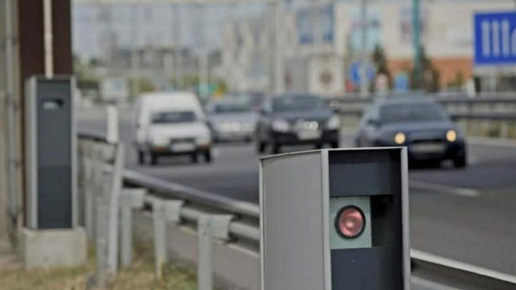 Un radar de control de velocidad.
