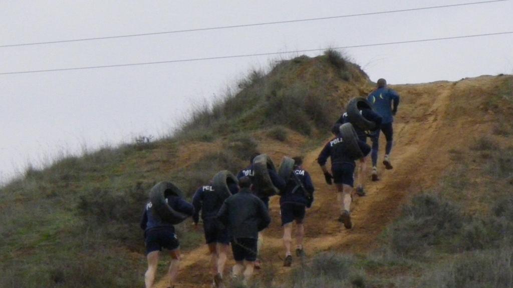 Carrera por el monte del comando de Roberto durante el curso