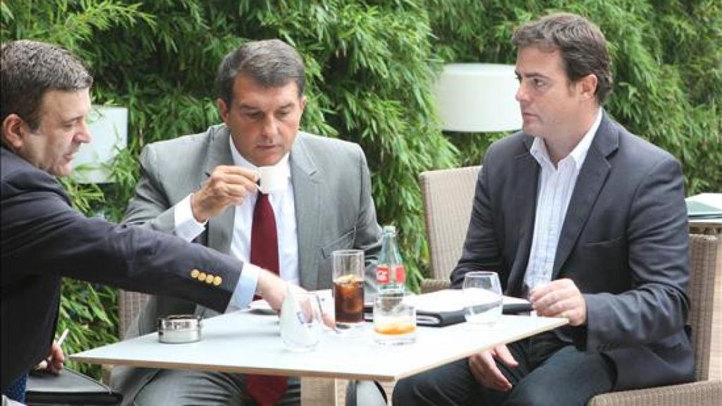 Uriel Bertran (derecha), junto a Joan Laporta en 2010.