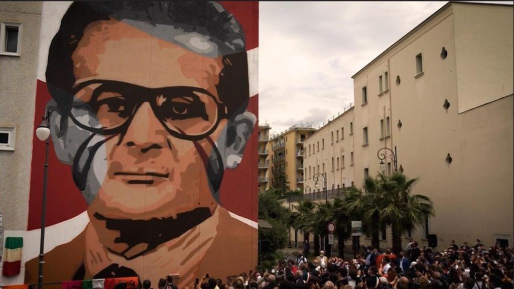 Grafiti en homenaje a Marcello Torre en Pagani.