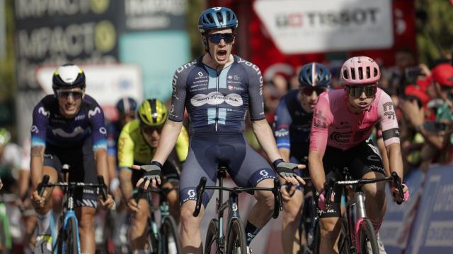 Alberto Dainese celebra el triunfo