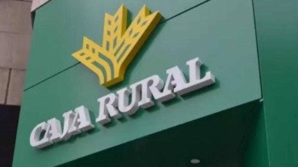 Una sede de Caja Rural y la sede de Madrid de Mutua Madrileña.