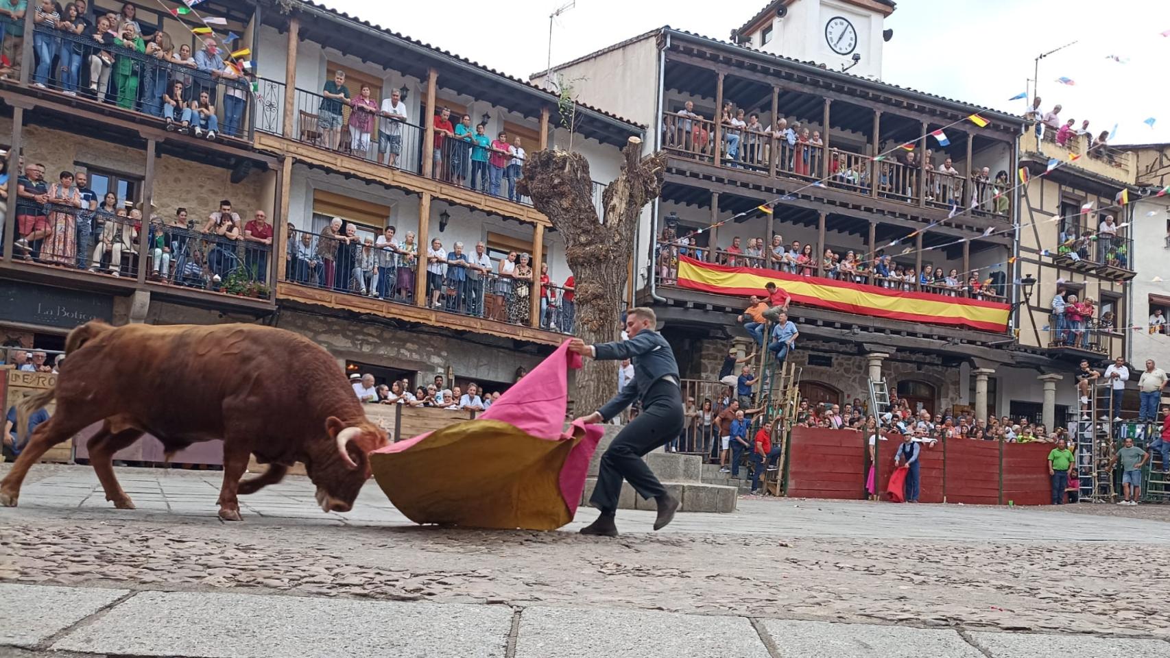Festejo popular en San Esteban de la Sierra