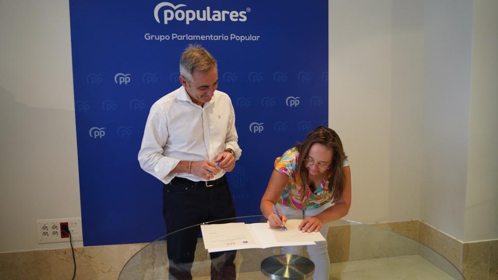 Mar Galcerán recogió este jueves su acta como diputada. EE