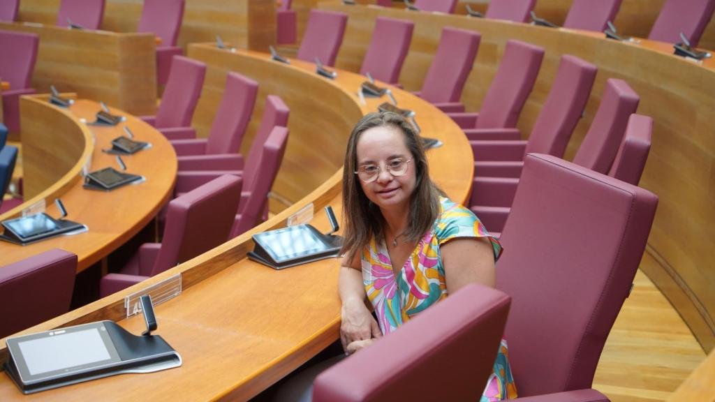 Mar Galcerán en el Parlamento valenciano. EE