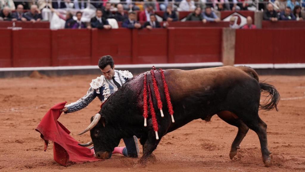 Muletazo de rodillas de Tomás Rufo