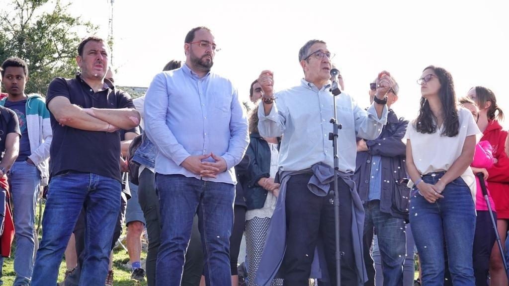Patxi López junto a Adrián Barbón en un acto de Pozu Funeres