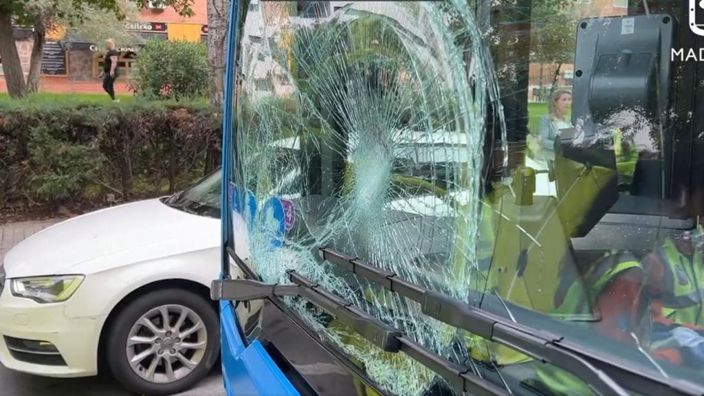 Estado de la luna del autobús después del accidente.