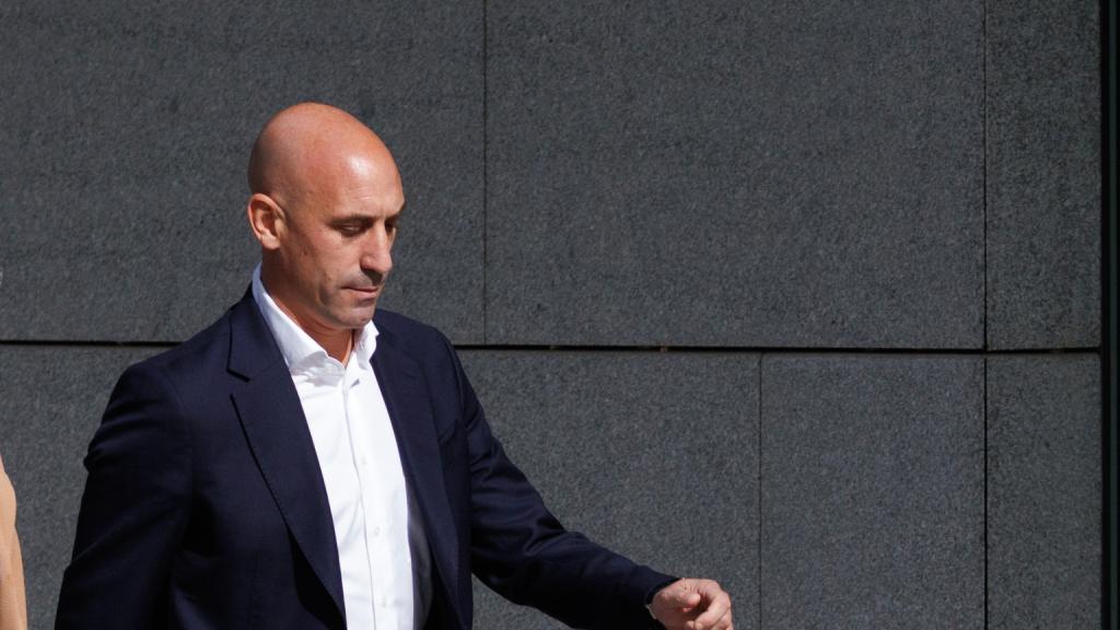 El expresidente de la RFEF, Luis Rubiales, y su abogada, Olga Tubau, el viernes 15 de septiembre, a su llegada a la Audiencia Nacional.