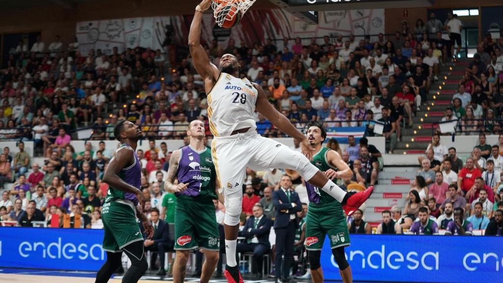 Yabusele realiza un mate