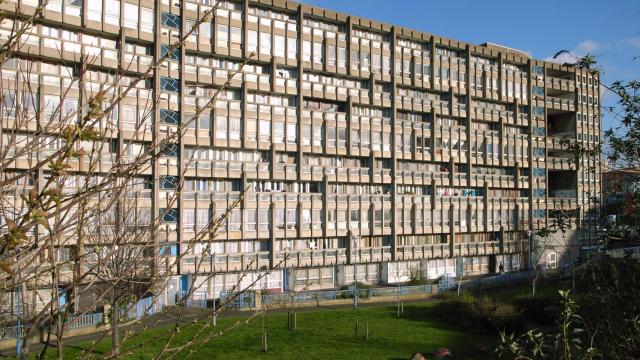 Los bloques de Robin Hood Gardens,  en Londres, proyectados por Alison y Peter Smithson a finales de los 60, comenzaron a demolerse en 2017