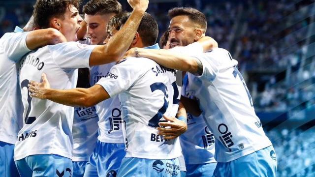 Los jugadores del Málaga CF celebran un gol contra el Recreativo Granada