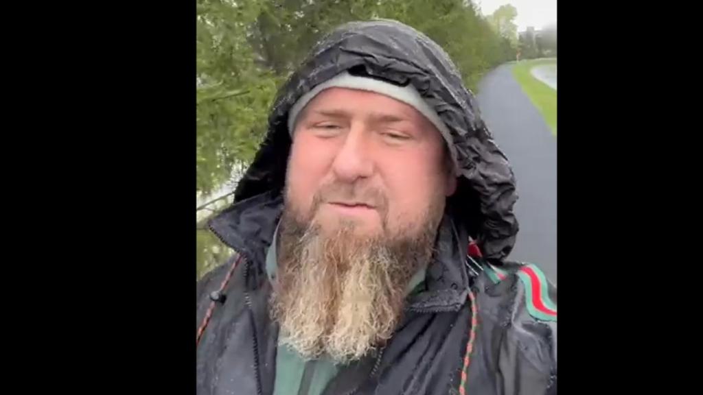 El líder de los mercenarios chechenos, Ramzán Kadyrov, en el video que ha publicado