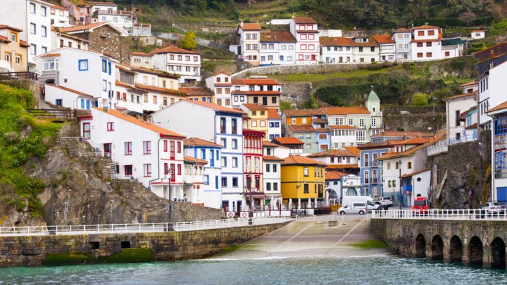 Vista de Cudillero desde el mar.