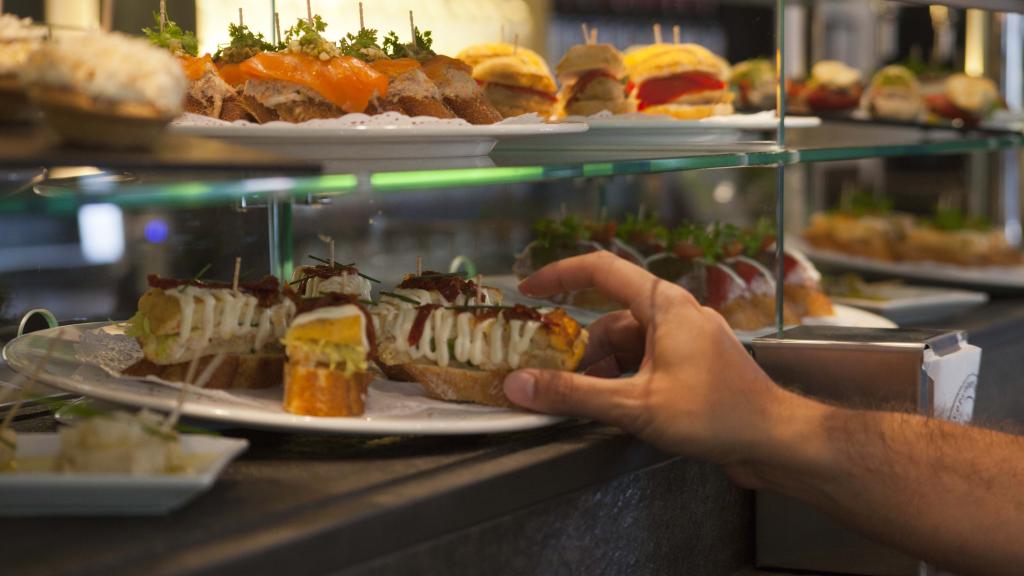 Barra de pintxos de Sagardi.