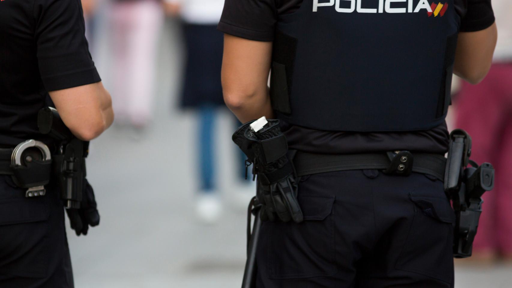Dos agentes de la Policía Nacional, en una imagen de archivo.