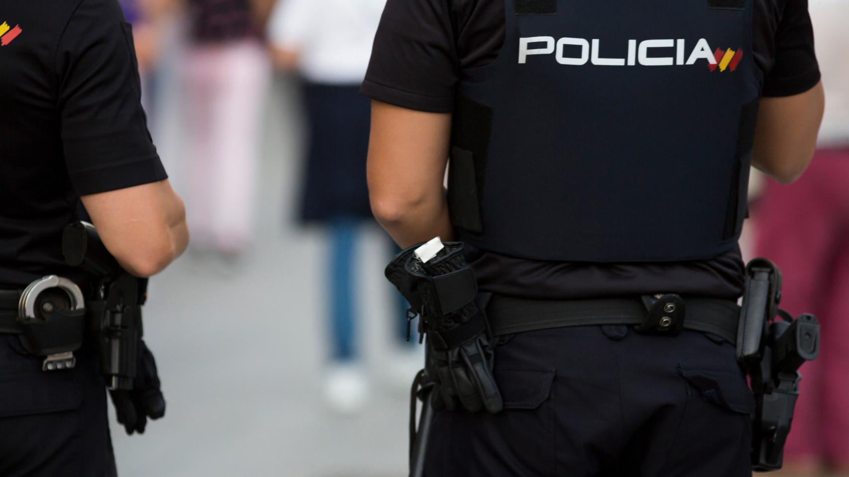 Dos agentes de la Policía Nacional, en una imagen de archivo.
