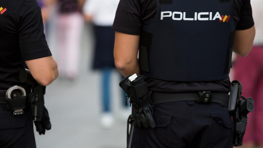 Dos agentes de la Policía Nacional, en una imagen de archivo.