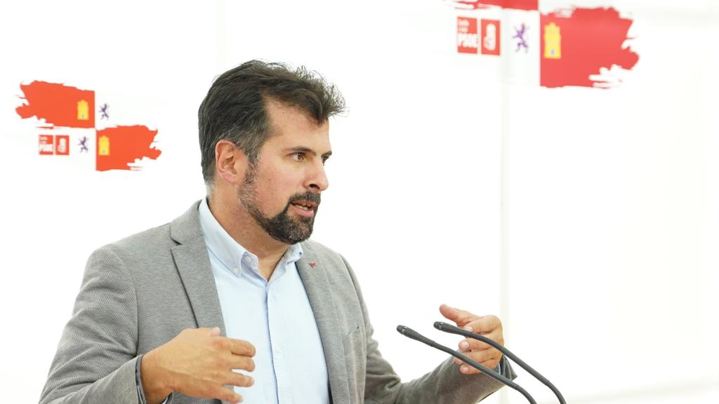 El secretario general del PSCyL, Luis Tudanca, ofrece una rueda de prensa después de presidir el Plenario de la Ejecutiva del PSOE de Castilla y León.