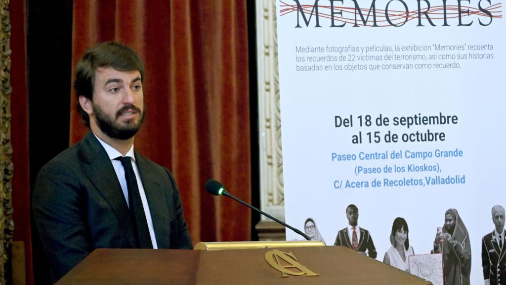 Gallardo visita la exposición 'Memories'.