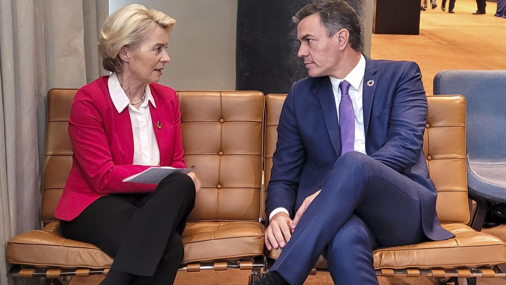 El presidente del Gobierno, Pedro Sánchez, en la Asamblea General de Naciones Unidas junto a la presidenta de la Comisión Europea, Ursula von der Leyen.