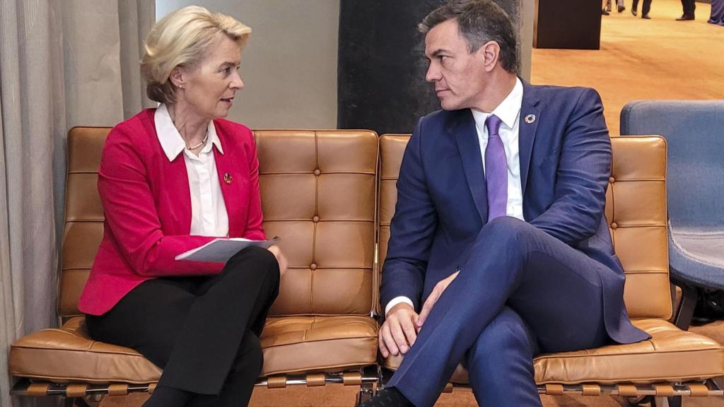 El presidente del Gobierno, Pedro Sánchez, en la Asamblea General de Naciones Unidas junto a la presidenta de la Comisión Europea, Ursula von der Leyen.