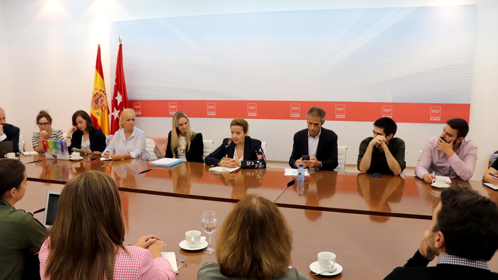 La consejera de Sanidad, Fátima Matute, junto con su equipo en el desayuno con los medios del pasado lunes.