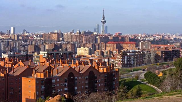 Vista de Madrid desde el Mirador Cerro del Tío Pío, en Puente de Vallecas (Madrid).