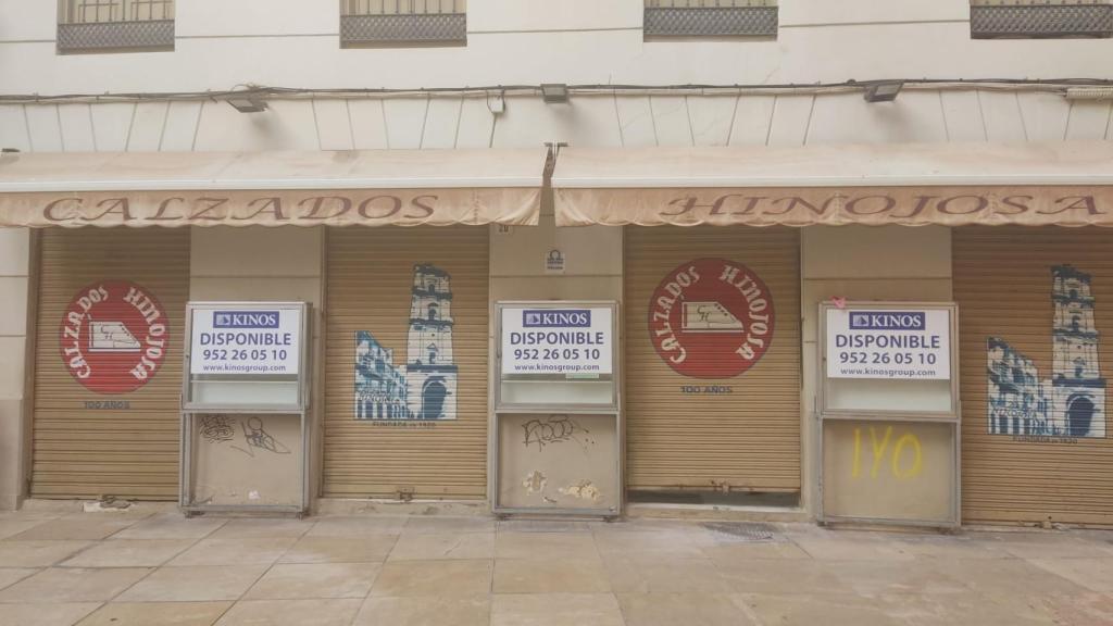 Fachada del local de Calzados Hinojosa, en el Centro de Málaga.
